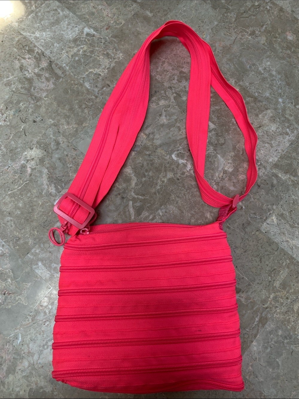 Cute Girl’s Zip-It Bright Pink Multi-Zip Crossbody Bag. Pre-Owned. Size:8x8. - Picture 3 of 5